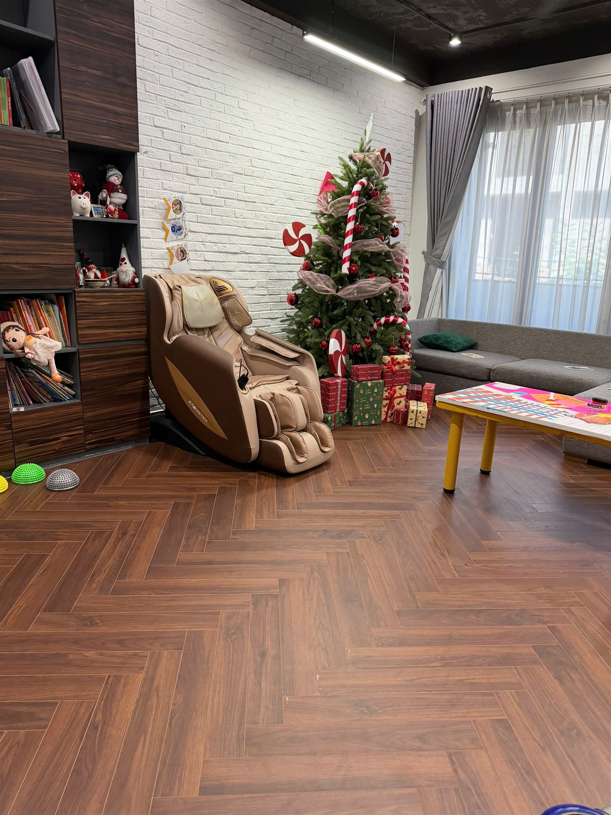 Hình ảnh công trình thực tế sử dụng sàn gỗ Joytek HR04